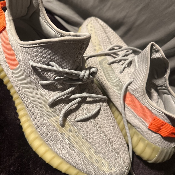 Adidas Yeezy Boost 350 V2 - Picture 1 of 2